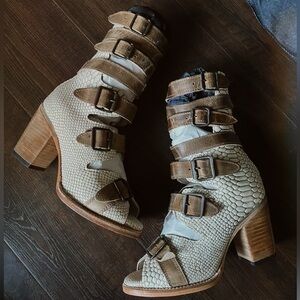 *sold* new freebirds size 8 in women’s